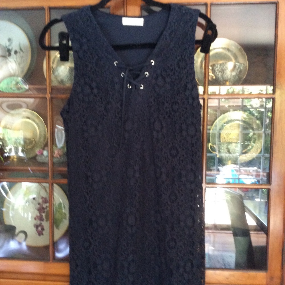 Sleeveless lace dress